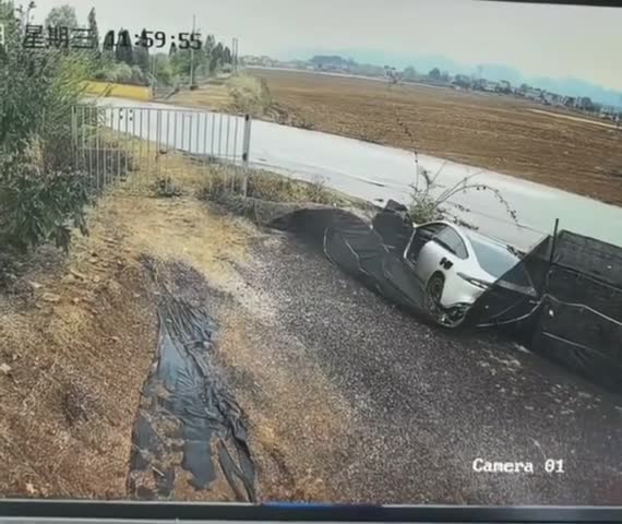 HOW-FAST-A-TESLA-EXPLODES-IN-FLAMES-compressed.mp4